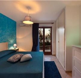 4 bedroom with pool and panoramic sea views near Serrento, sleeps 10
